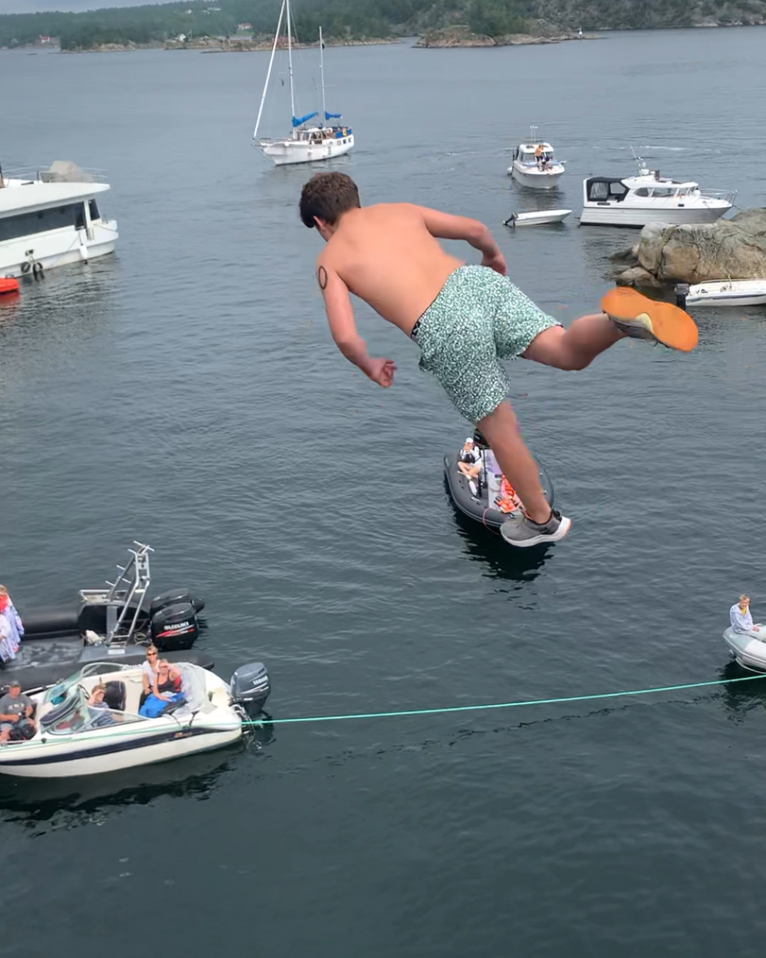 Roberto cliff jumping